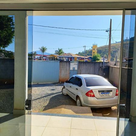 Casa Espacosa Em Frente A Pracinha Capitolio Luaran gambar