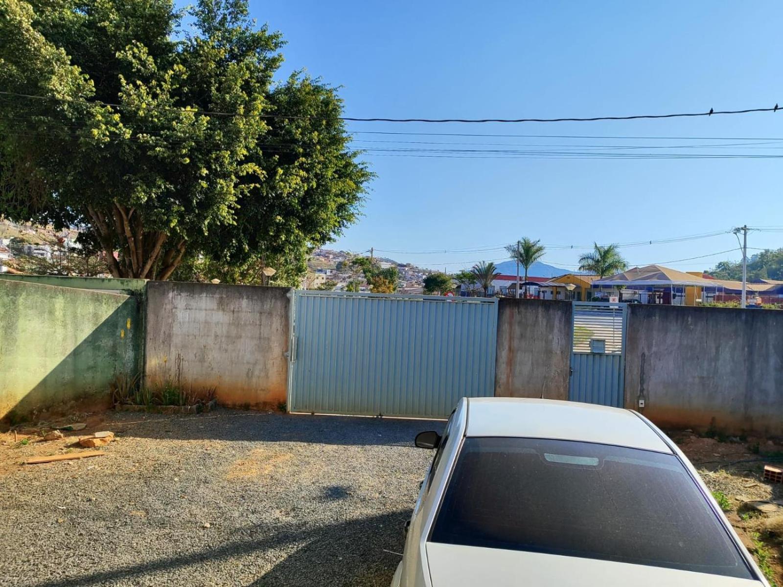 Casa Espacosa Em Frente A Pracinha Capitolio Luaran gambar